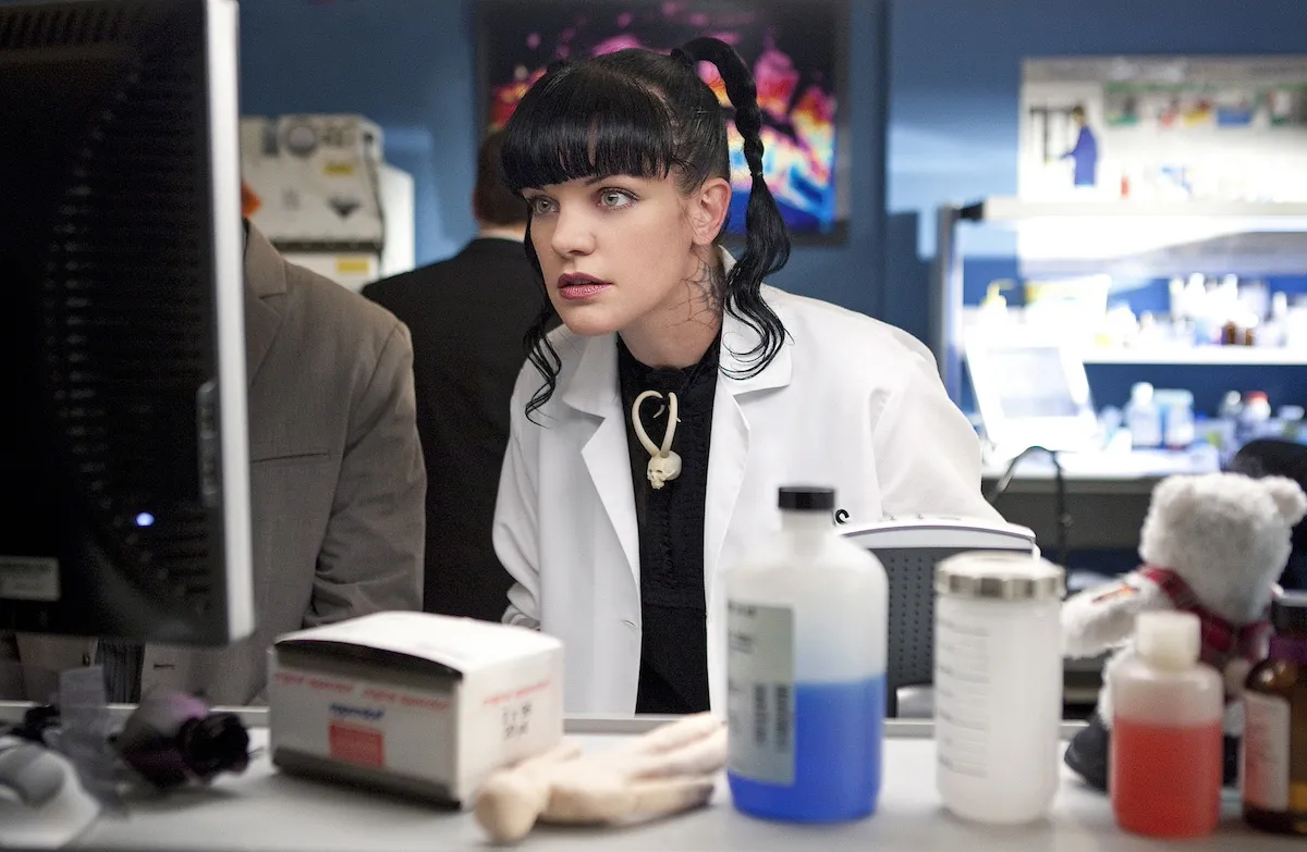 Pauley Perrette as Abby Sciuto looking at a computer screen in 'NCIS'