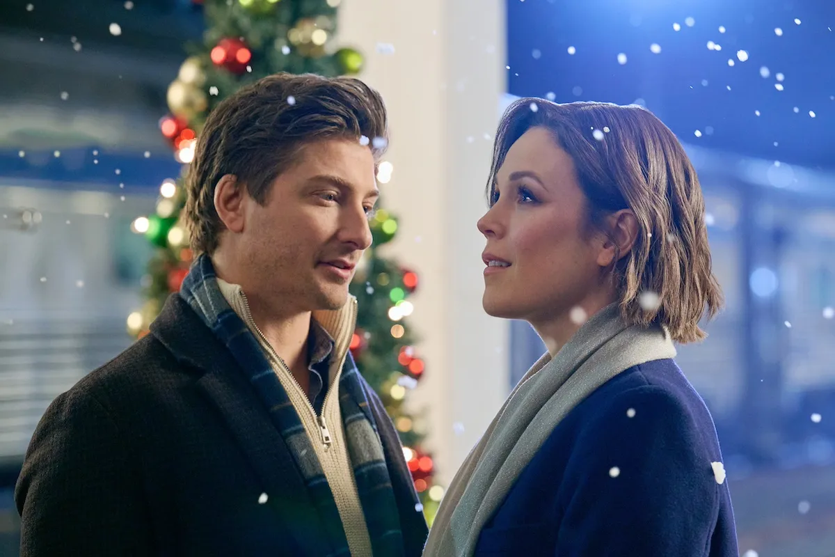 Daniel Lissing looking at Erin Krakow in 'Santa Tell Me'