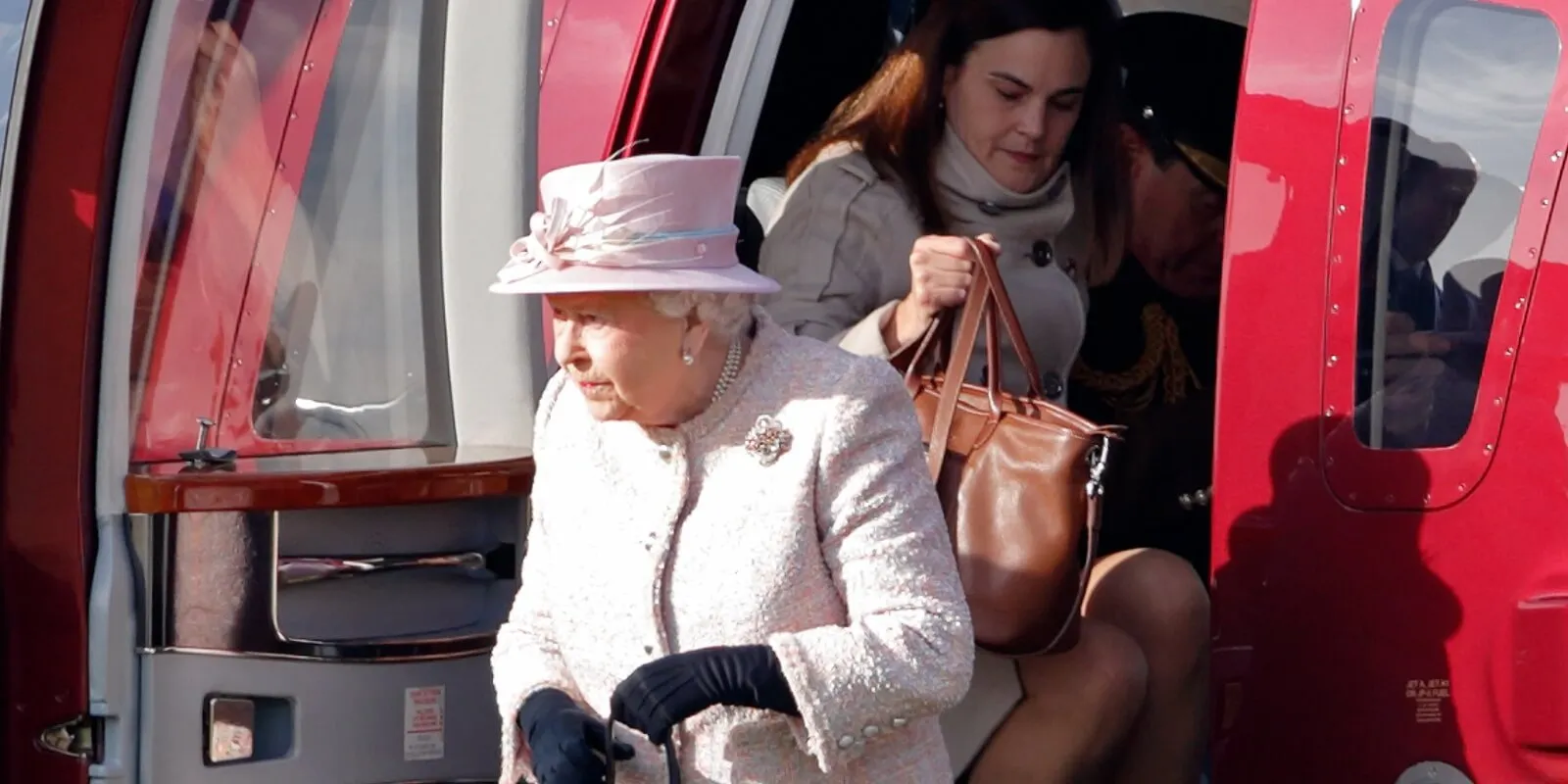 Queen Elizabeth and Samantha Cohen exit a helicopter in 2016