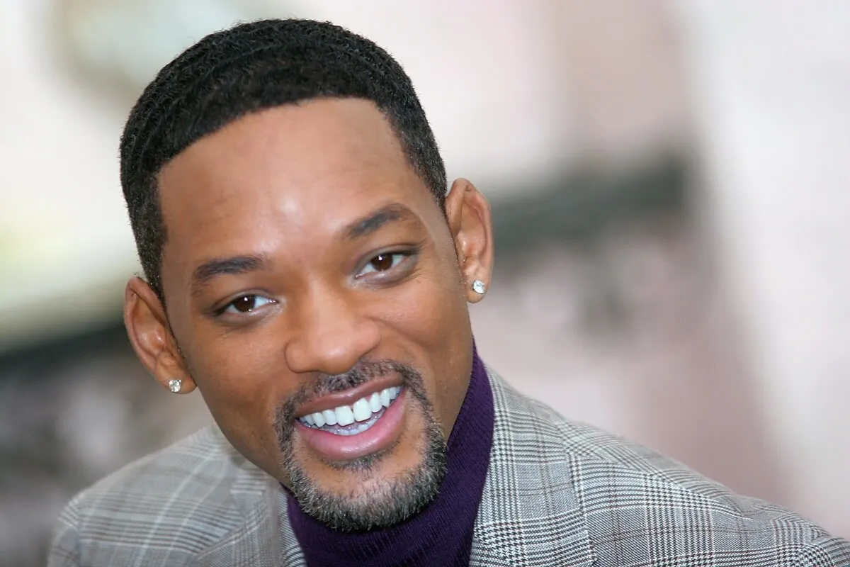 Will Smith posing at the premiere of 'Seven Pounds'.