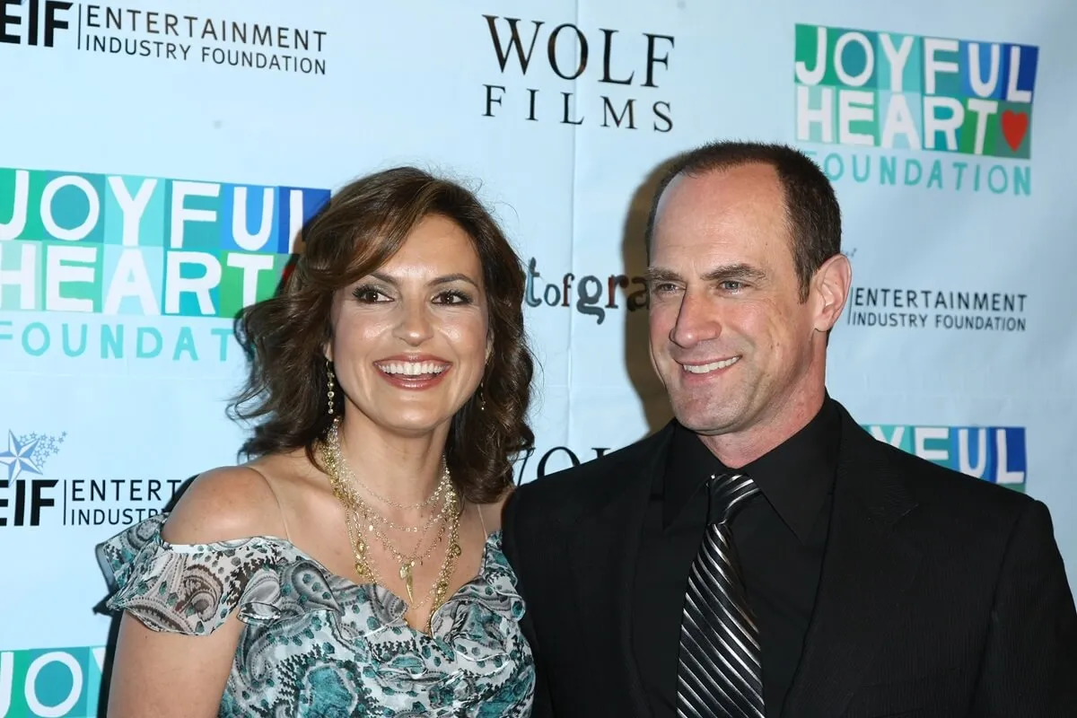 Mariska Hargitay and Chris Meloni posing at the 2009 Joyful Heart Foundation Gala.