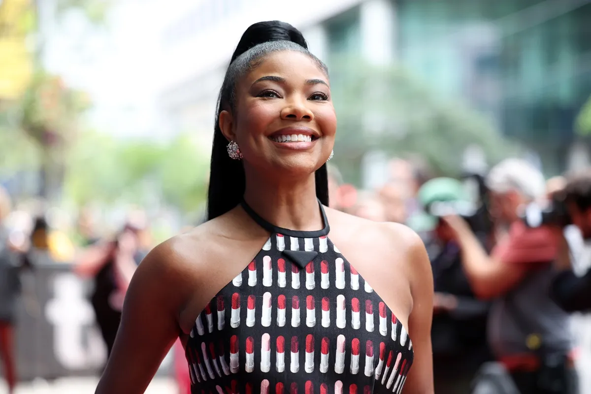 Gabrielle Union smiling at 'Riff Raff' premiere.