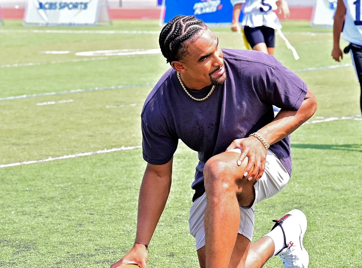 Jalen Hurts and Tony the Tiger® surprised young football players from the School District of Philadelphia with a Kellogg’s Frosted Flakes® Mission Tiger™ donation and once-in-a-lifetime gameday experience on Sunday, August 28 in Philadelphia. The donation will help support the district’s middle school sports programs by adding new teams to their Rookie Tackle program and expanding access for girls via a new middle school girls’ flag football program. Lisa Lake/GETTY IMAGES FOR KELLOGG’S FROSTED FLAKES®