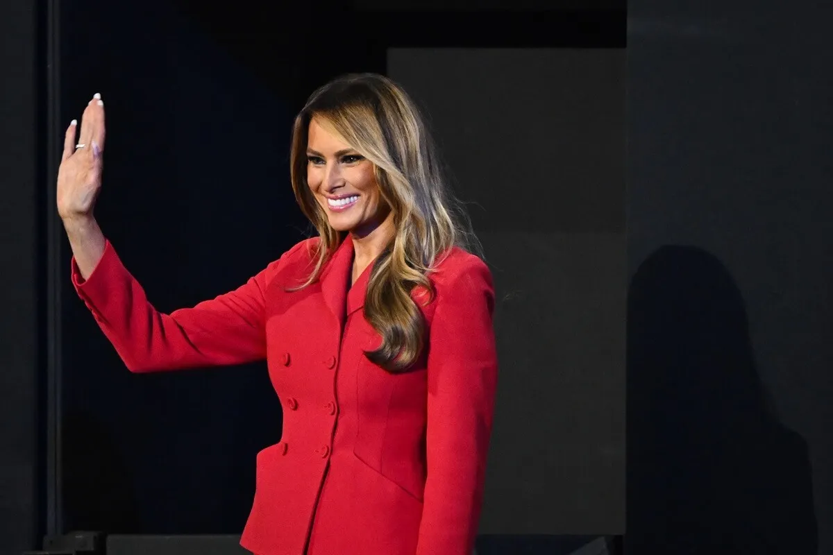 Melania Trump waves as she arrives at the Republican National Convention