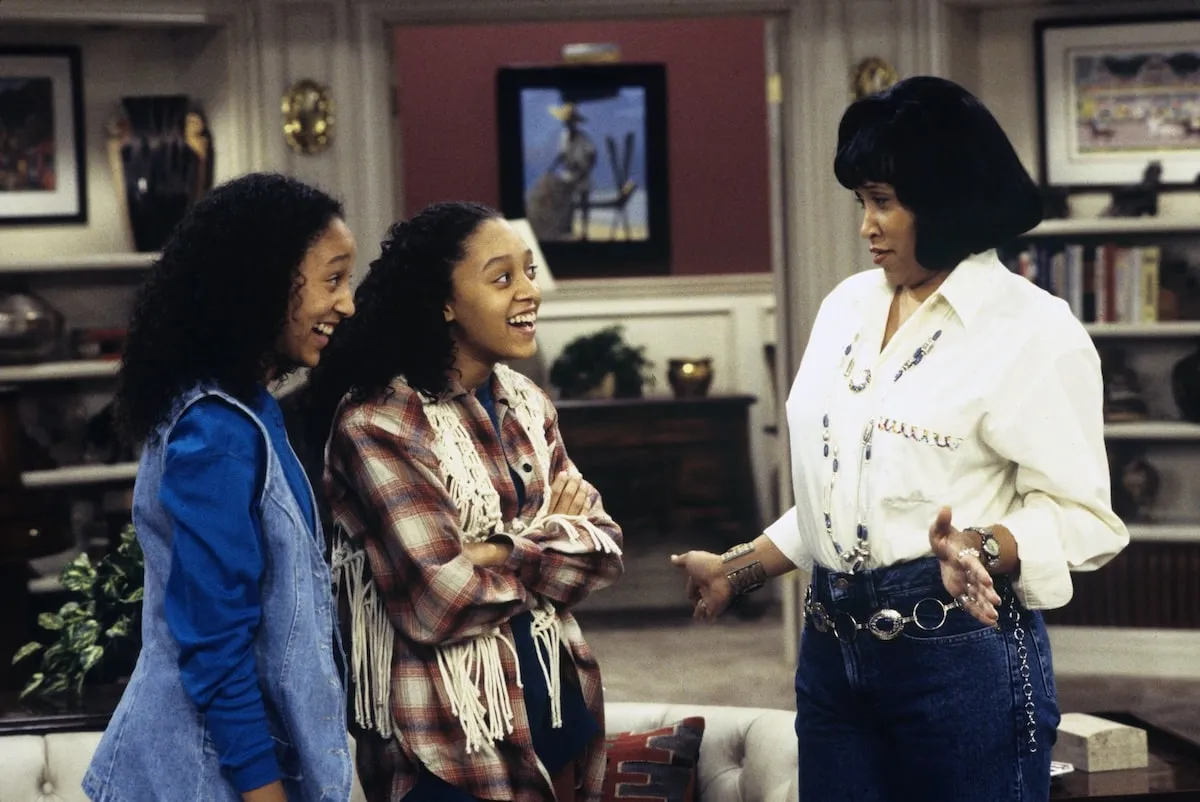 'Sister, Sister' stars Tia Mowry and Tamera Mowry film a scene with Jackie Harry in 1994