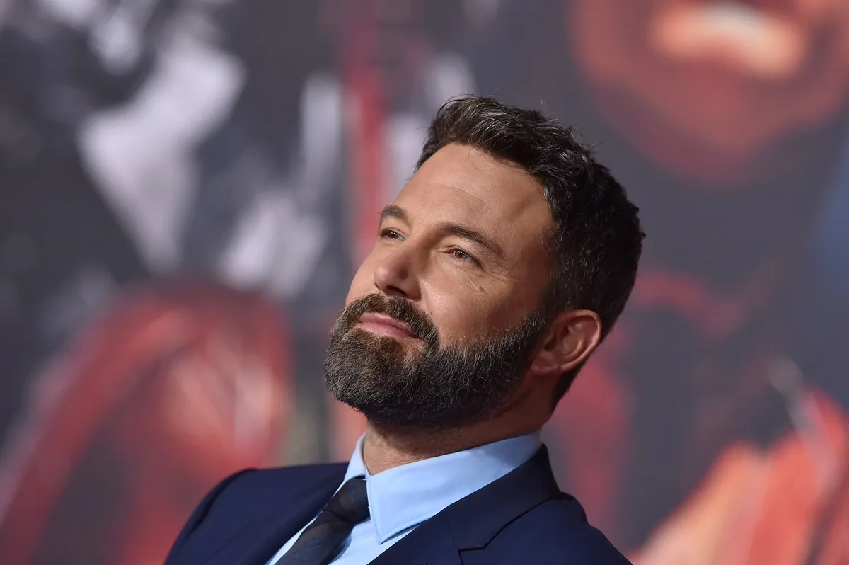 Ben Affleck posing in a suit at the premiere of 'Justice League'.