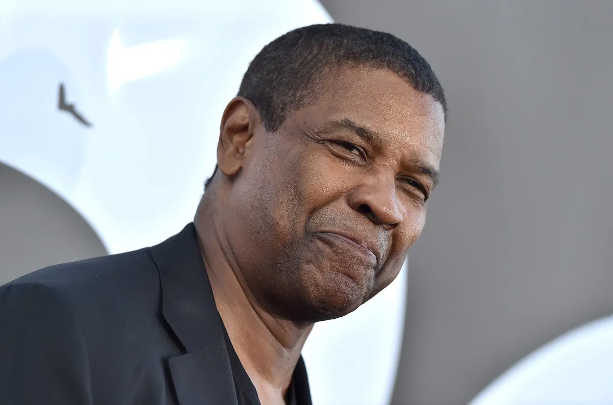 Denzel Washington posing in a black suit at the premiere of 'The Equalizer 2'.