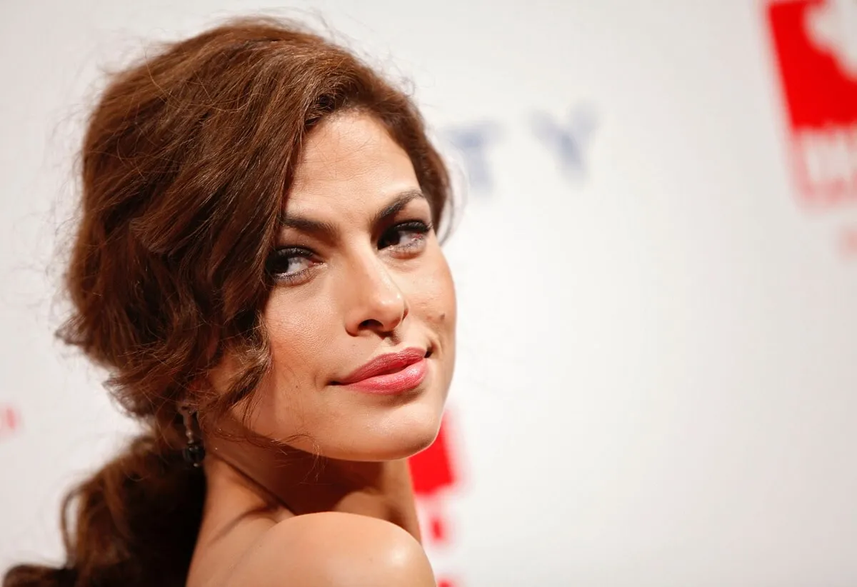 eva mendes posing at Cipriani Wall Street.