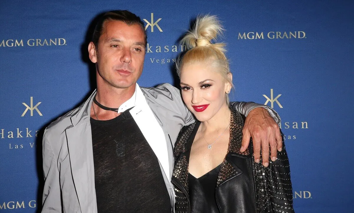 Gavin Rossdale posing next to Gwen Stefani at the Hakkasan Las Vegas Restaurant and Nightclub.