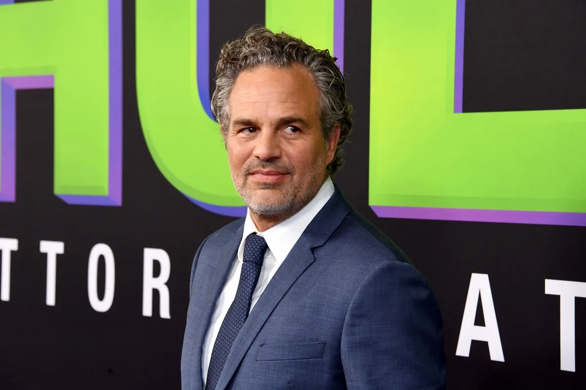 Mark Ruffalo posing at the premiere of 'She-Hulk'.