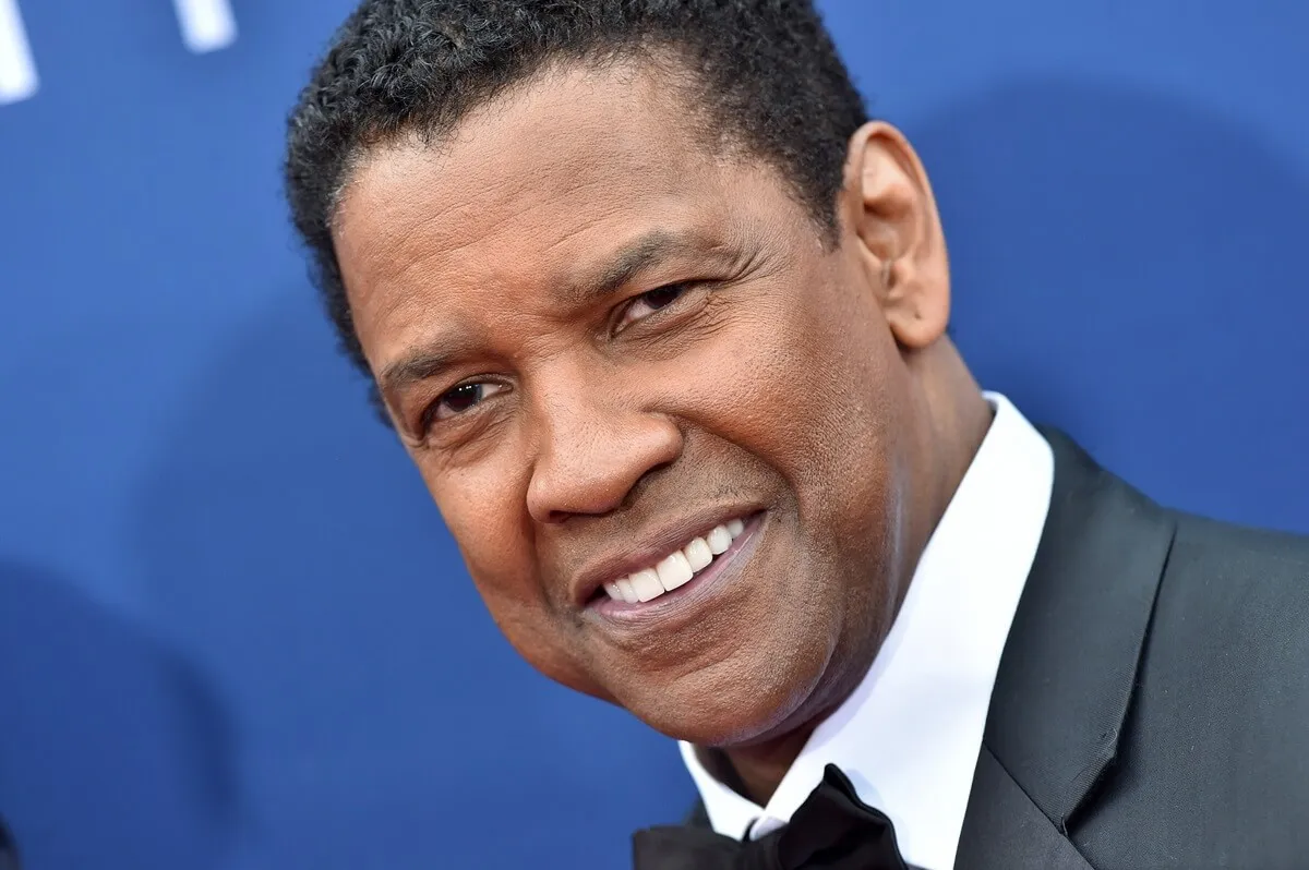 Denzel Washington posing at the American Film Institute's 47th Life Achievement Award Gala.