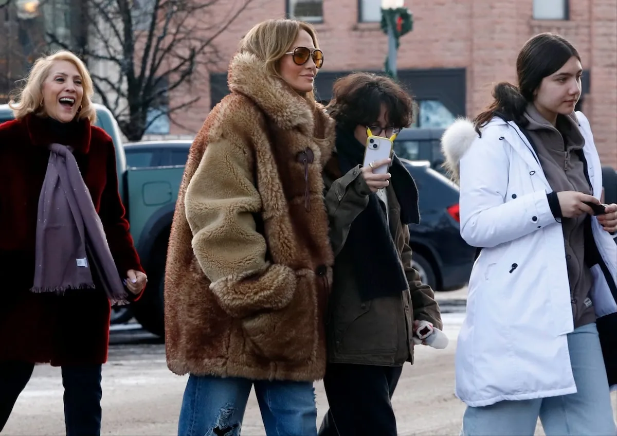 Walking down an Aspen street, Jennifer Lopez, her mom Guadalupe Rodríguez, daughter Emme, and niece Lucie dodge paparazzi