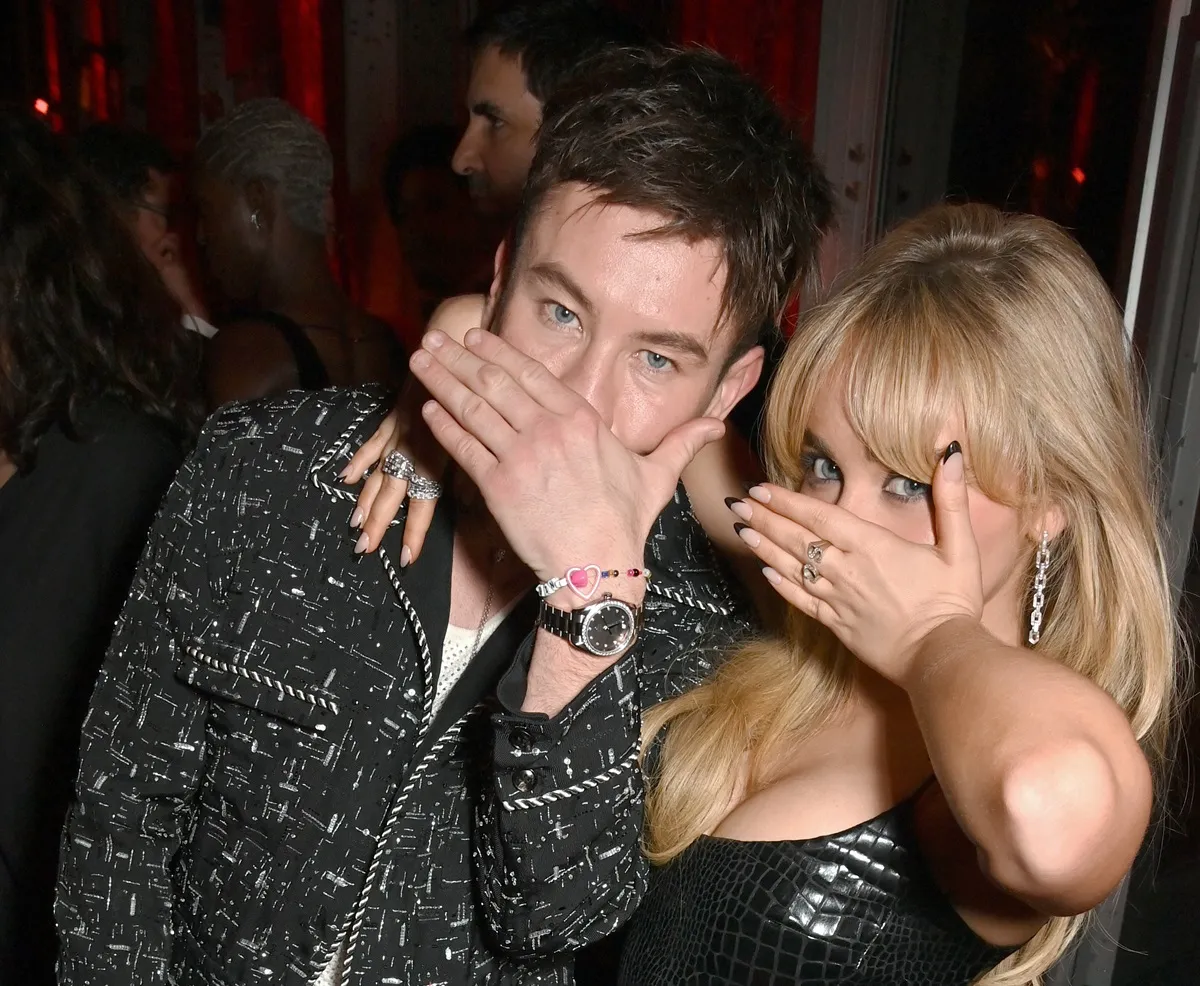 Barry Keoghan and Sabrina Carpenter attend the 2024 Vanity Fair Oscar Party Hosted By Radhika Jones at Wallis Annenberg Center for the Performing Arts on March 10, 2024 in Beverly Hills, California