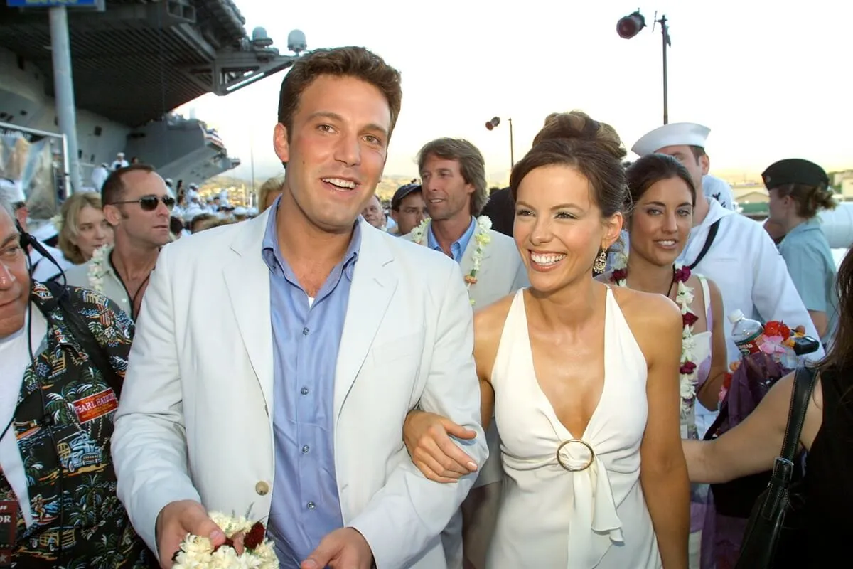 Kate Beckinsale and Ben Affleck smiling at the premiere of 'Pearl Harbor'.