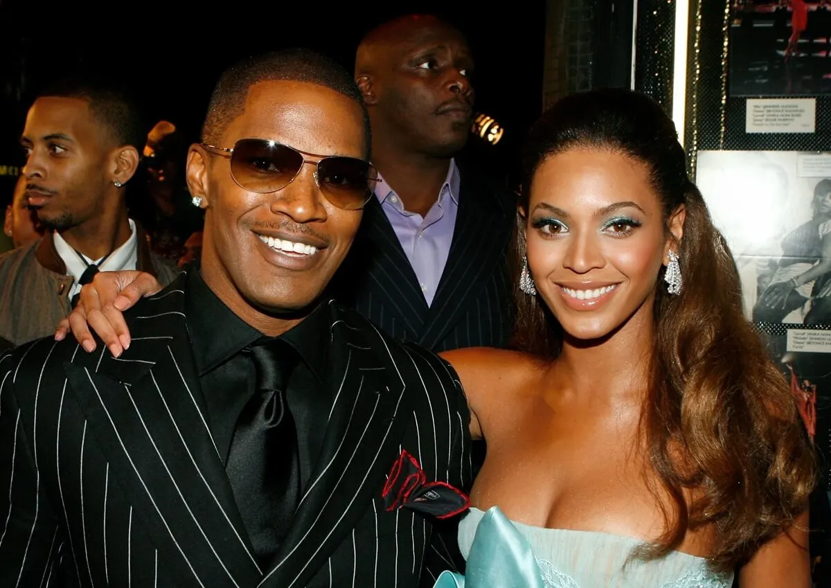 Beyonce posing alongside Jamie Foxx at the premiere of 'Dreamgirls'.