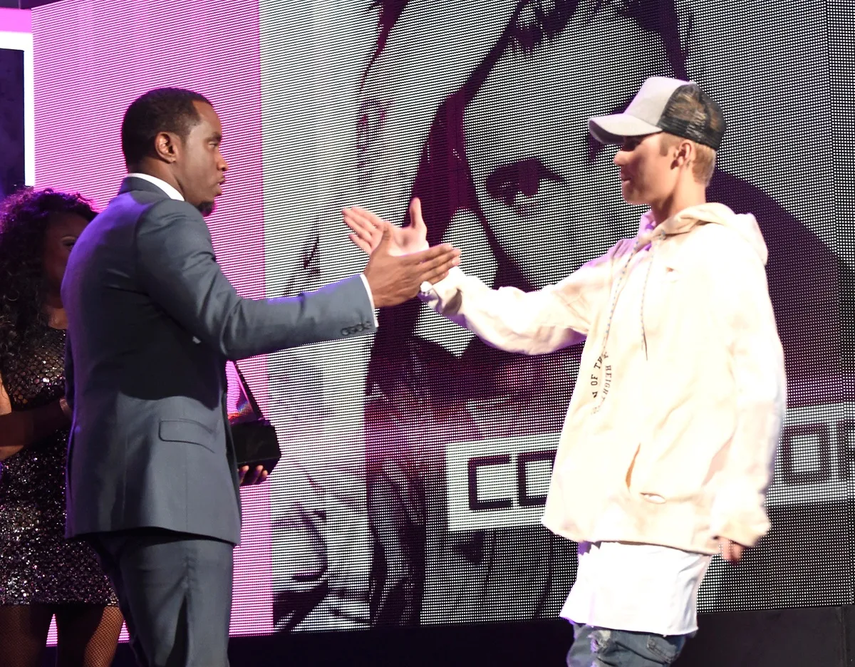 Sean 'Diddy' Combs (L) presents the the Collaboration of the Year Award Un-leashed by T-Mobile for "Where Are U Now" to Justin Bieber onstage during the 2015 American Music Awards 