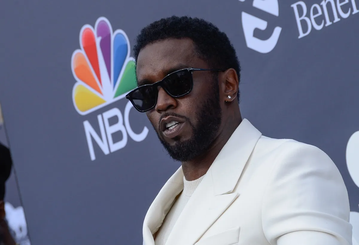 Sean "Diddy" Combs attends the 2022 Billboard Music Awards at MGM Grand Garden Arena while wearing a white suit and dark sunglasses.