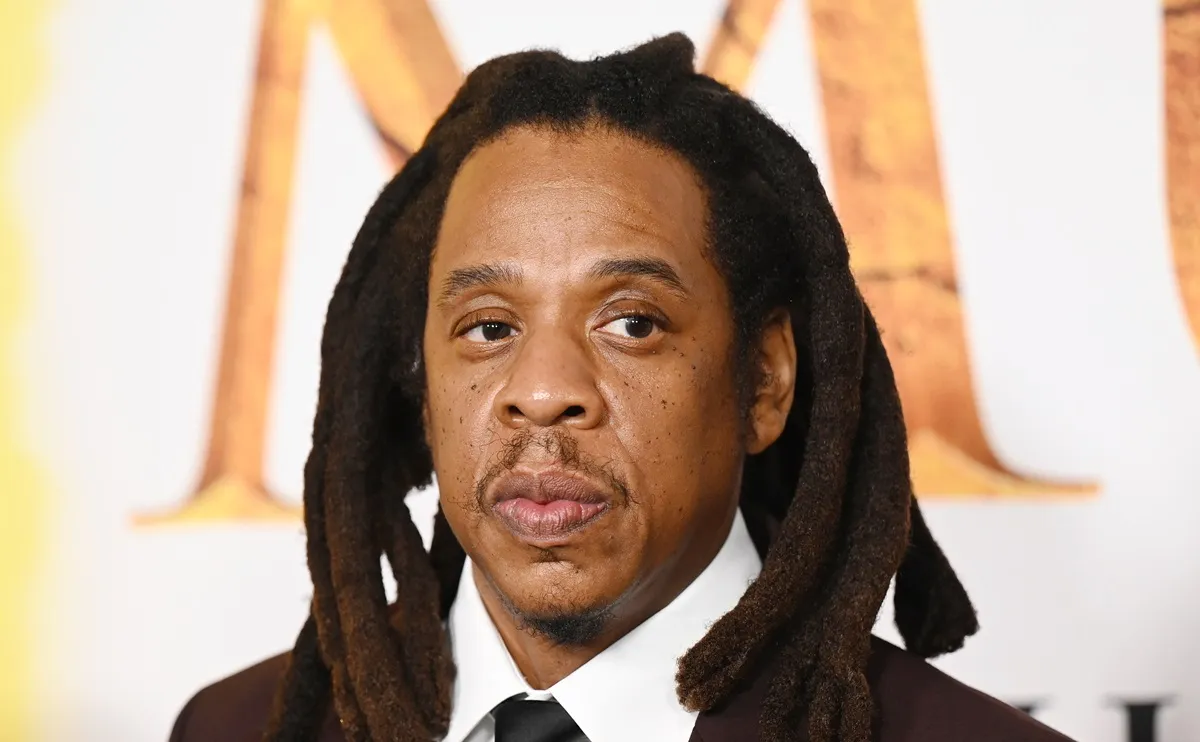 Jay-Z posing at the premiere of 'Mufasa' in a suit.