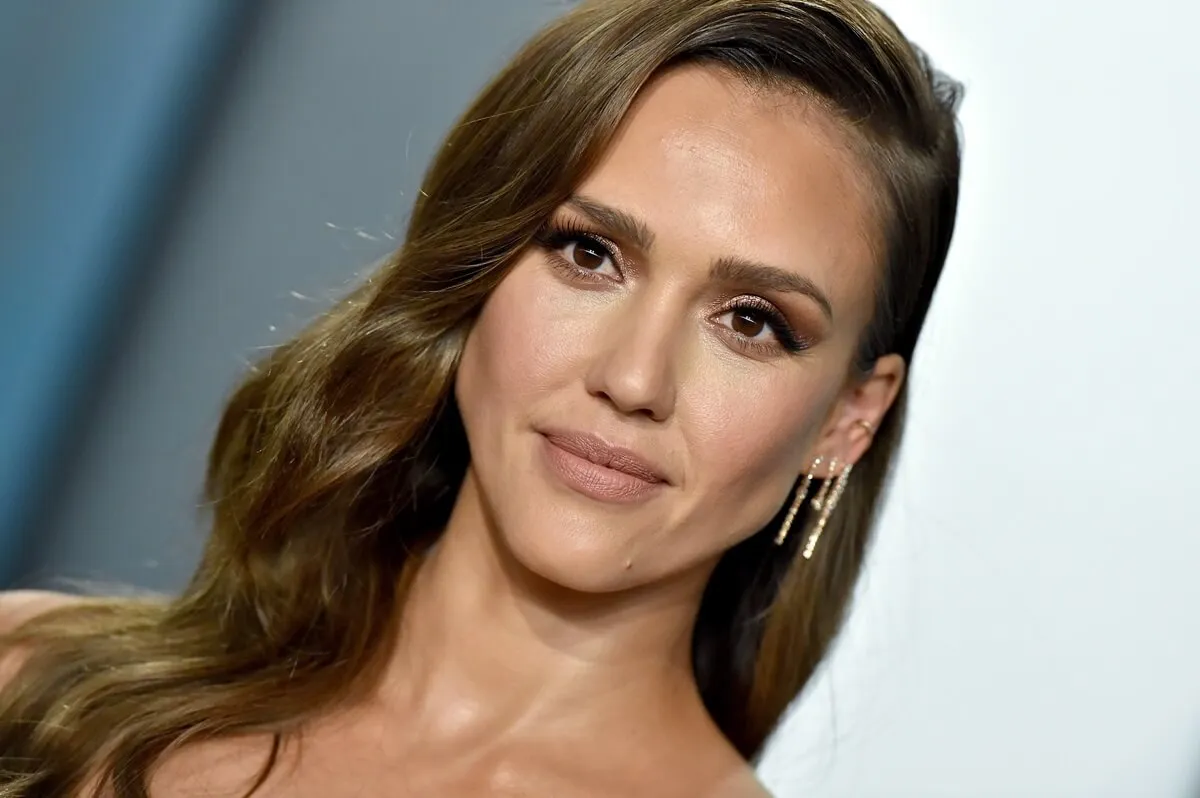 Jessica Alba posing in a dress at the 2020 Vanity Fair Oscar Party.