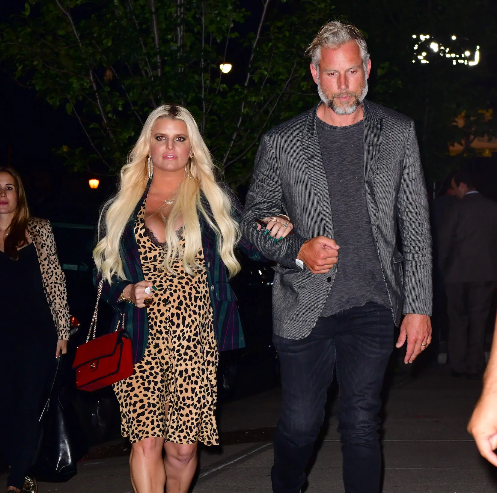 Jessica Simpson and Eric Johnson walking together at night