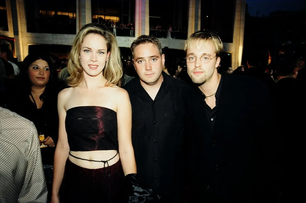 Heather Donahue posing at the MTV Awards in 1999.