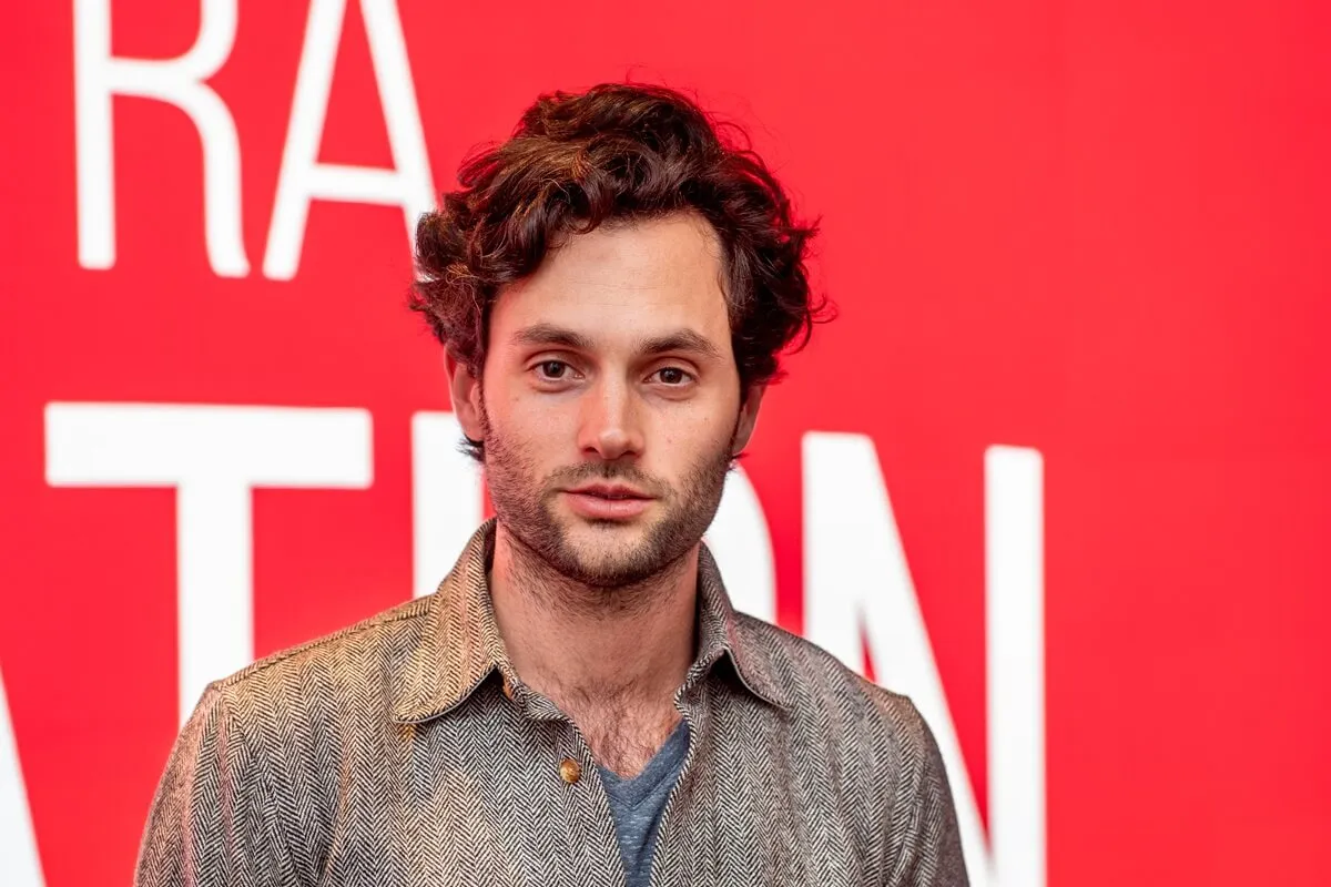 Penn Badgley posing at the SAG-AFTRA Foundation Conversation to talk about 'You'.