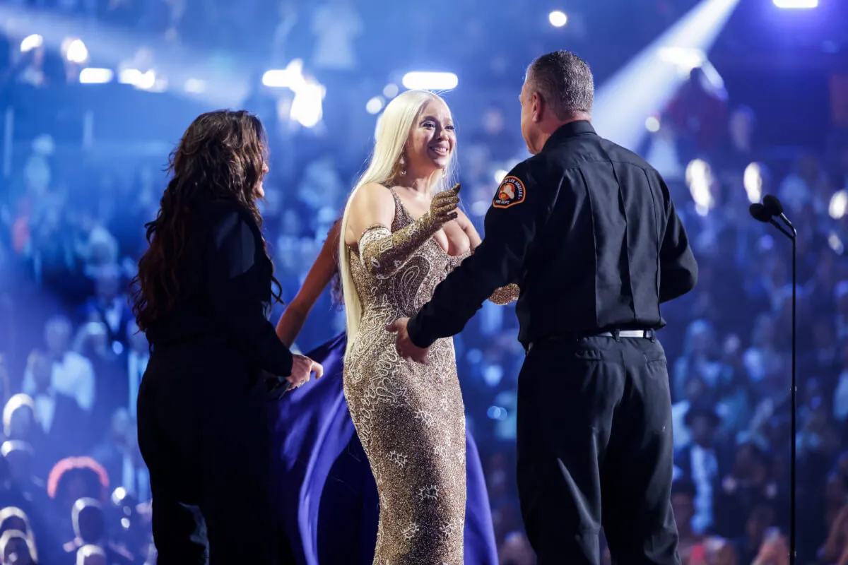 Beyonce moves to hug a firefighter at the Grammy awards. 