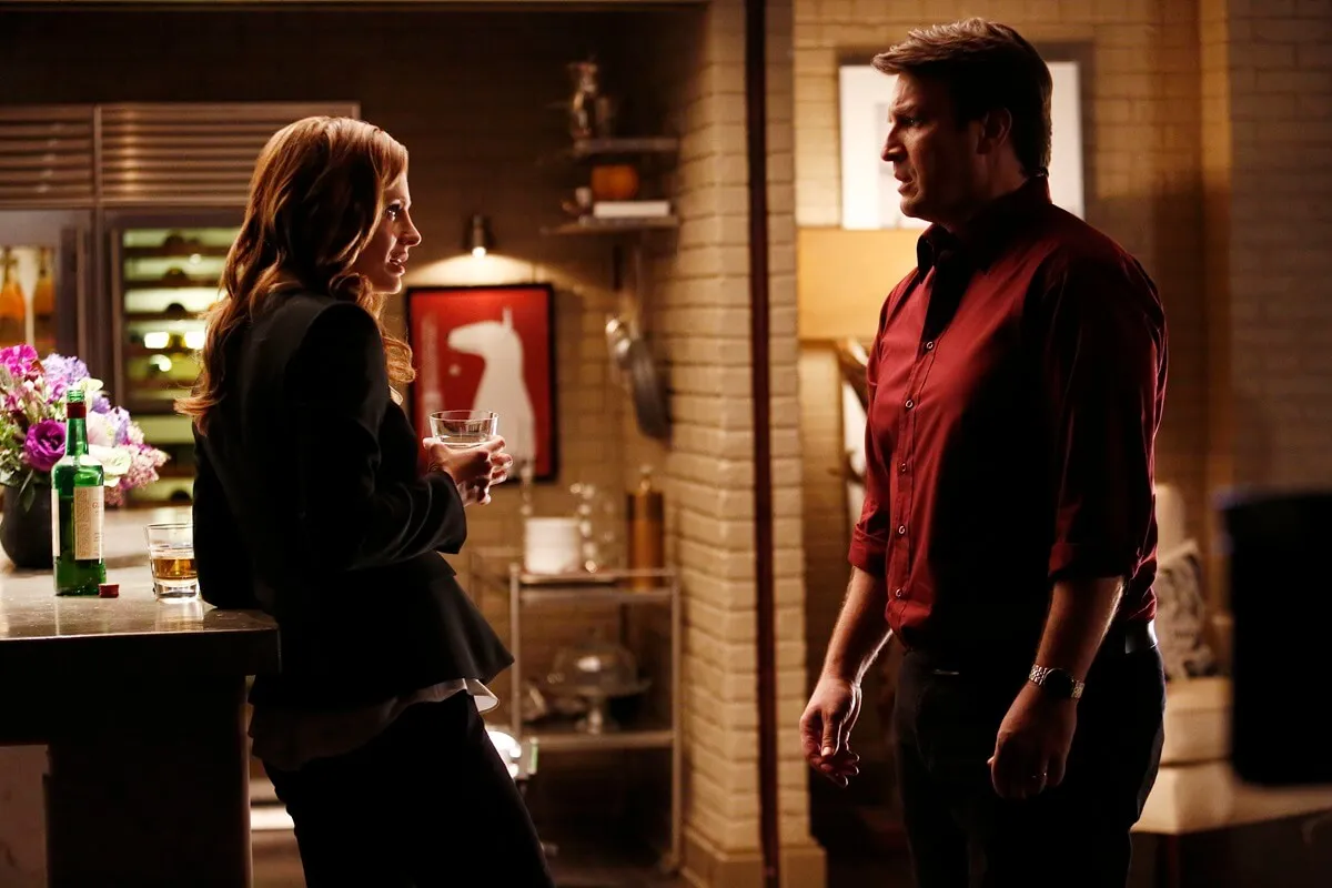 Stana Katic facing Nathan Fillion in an episode of 'Castle'.