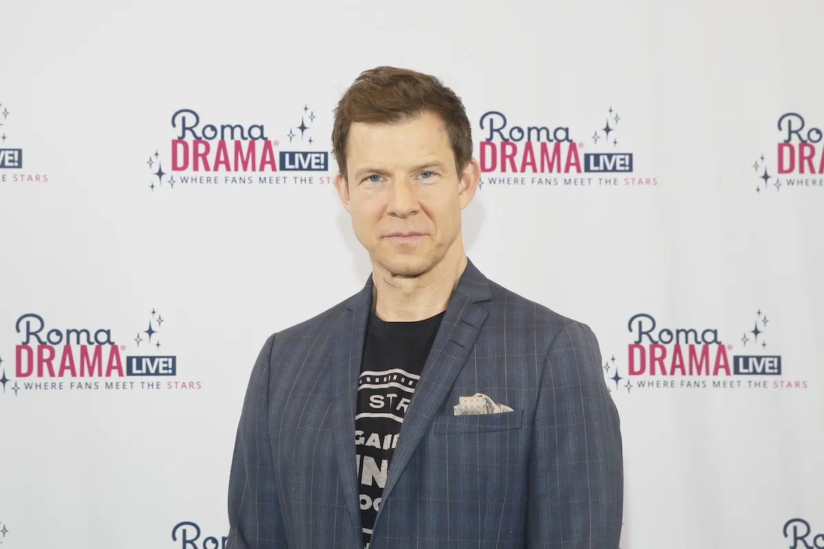 Hallmark actor Eric Mabius poses for a photo a RomaDrama Live in 2022