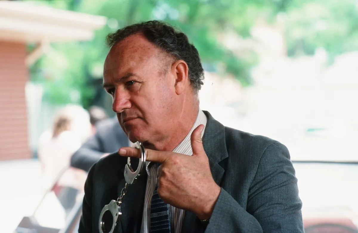 Gene Hackman dangling handcuffs from one finger in 'Mississippi Burning'