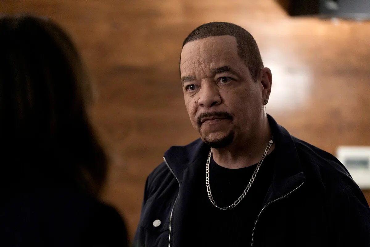 Ice-T posing as his 'Law & Order SVU' character Fin.